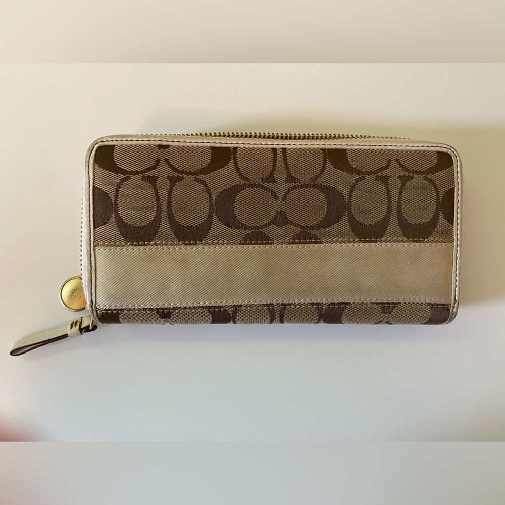 Coach Signature Accordion Zip Wallet - Tan/White